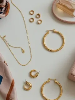 Collection of budget-friendly celebrity-inspired accessories